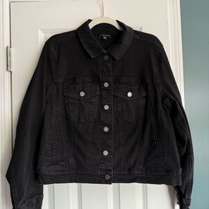 Women’s Universal Standard Kelsey Denim Jacket- Black